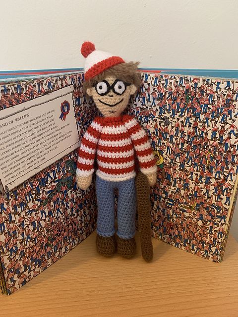 knithacker's tweet photo. Free Pattern To Crochet a 'Where's Waldo?' Amigurumi: 👉 https://t.co/L2quhZWhtx #crochet #amigurumi #freepattern #whereswaldo ❤️🤍❤️ https://t.co/KCfTnhFXJ1