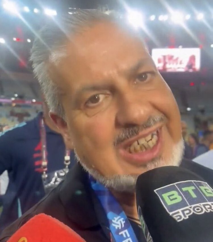 flaconect2's tweet photo. Flamengo precisando ser pontual no mercado de contratações, ajustando o elenco e buscando soluções pra manter o nível competitivo dentro de campo. Enquanto isso, o Boto entra em polêmica desnecessária ao comparar Pedro com Neymar, desviando o foco do que realmente importa: trabalhar, contratar bem e resolver dentro das quatro linhas.

O José Boto criticou a convocação da seleção brasileira ao questionar a presença de Neymar mesmo com pouca sequência de jogos, e citou a ausência de Pedro, que vem tendo grande destaque no Flamengo com muitos gols no Brasileirão.
Segundo ele, a escolha levanta dúvidas sobre critérios de convocação, já que um atleta em baixa minutagem seria chamado enquanto outro em boa fase ficaria fora.