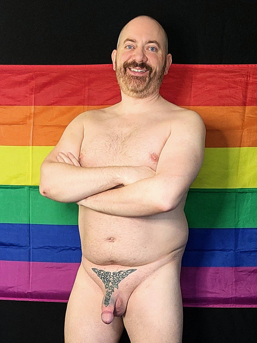theexposedbator's tweet photo. Answer 91:
On myself, I love the day after a fresh wax.  The skin is so smooth and sensitive.  I miss being able to afford getting waxed.
On others, it is their personal preference. Although I gravitate more toward fellow smooth guys, I would rather you have your body the way you prefer.