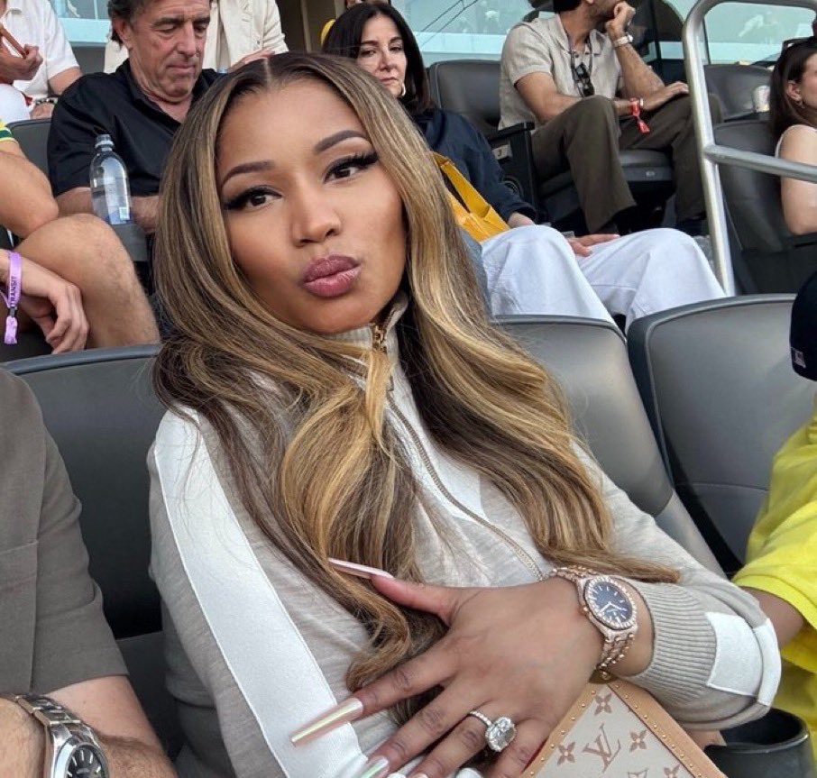 NickiCraveX's tweet photo. Nicki Minaj revealed that she did her own makeup for the FIFA World Cup.❤️ https://t.co/bG9djlPcdj