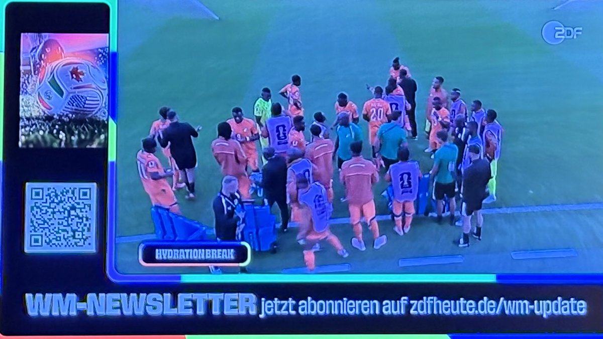 heinz_alt's tweet photo. #Trinkpause - Werbepause. Beim ZDF nur mit Eigenwerbung für den WM-Newsletter. Elfenbeinküste nutzt die Pause für sich. #GERCIV 0:1. #Werbung https://t.co/leq06uuf7b