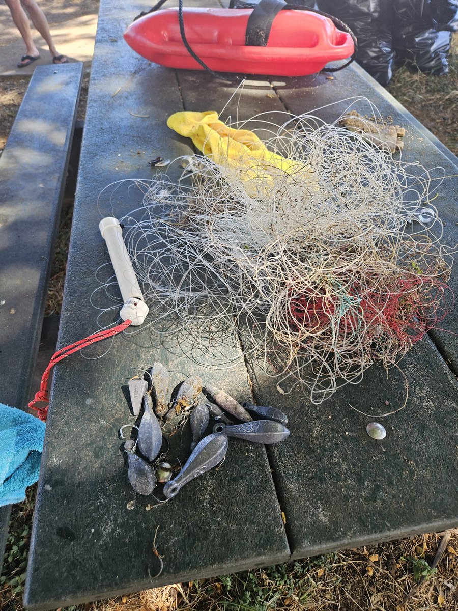 808cleanups's tweet photo. Happy Saturday and Big Mahalo to today's stellar stewards! We had excellent conditions today both on land and sea. Underwater team removed hundreds of feet of line and collected lead as well. Beach team removed lots of scattered rubbish- some looked like it was out for some time. https://t.co/rV4mqQijaf