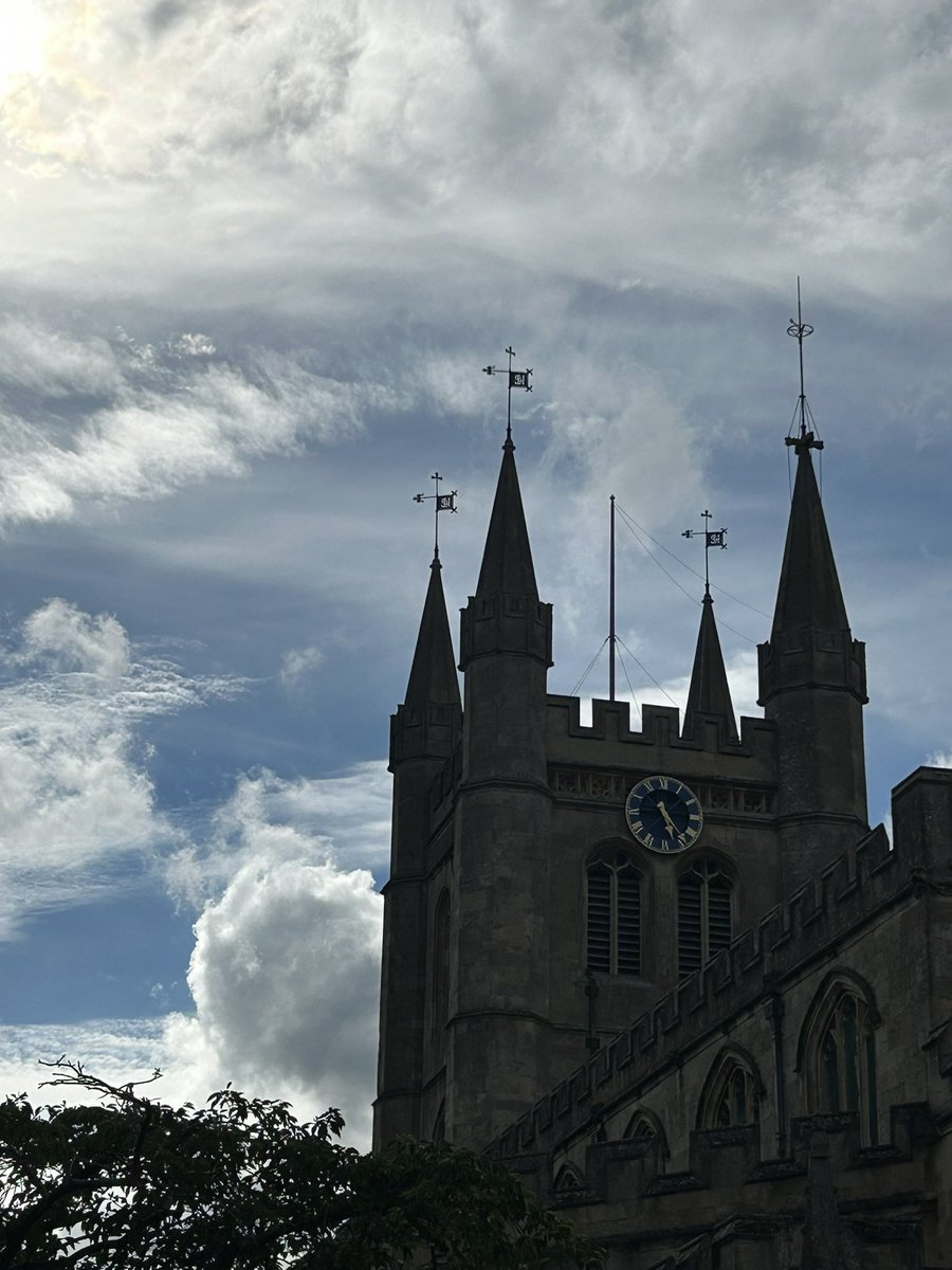 cjayres11's tweet photo. Day out from the ding.. with the old gits!
Never been to Newbury drinking… been outstanding….. carry on
#chefontour #Royal #County #oldfriends #Berkshire. https://t.co/mSJGNxF6VC