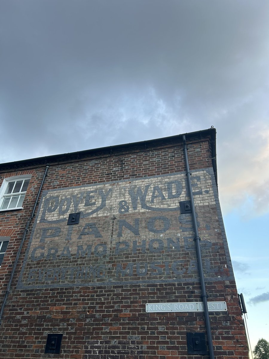 cjayres11's tweet photo. Day out from the ding.. with the old gits!
Never been to Newbury drinking… been outstanding….. carry on
#chefontour #Royal #County #oldfriends #Berkshire. https://t.co/mSJGNxF6VC
