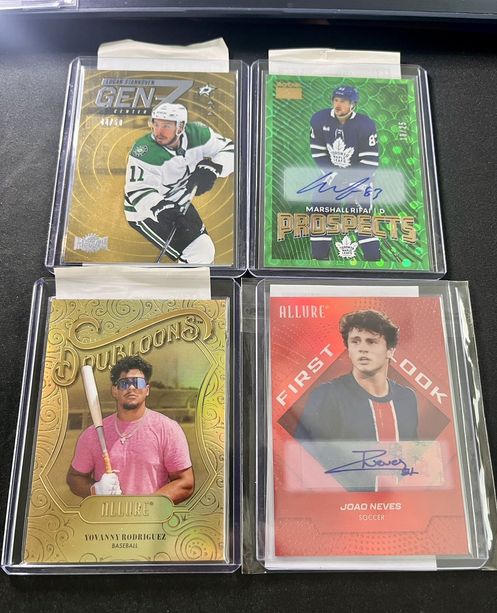 Robski3030's tweet photo. Great mailday from #ePack &amp; COMC. Plenty of Hawks (Nazar, Arty, Bedard etc) plus MJF Rookies including the Finisher SP &amp; more. Great Dax Harwood Green PMG /10 &amp; Joao Neves Auto https://t.co/9CuG1eVZo0