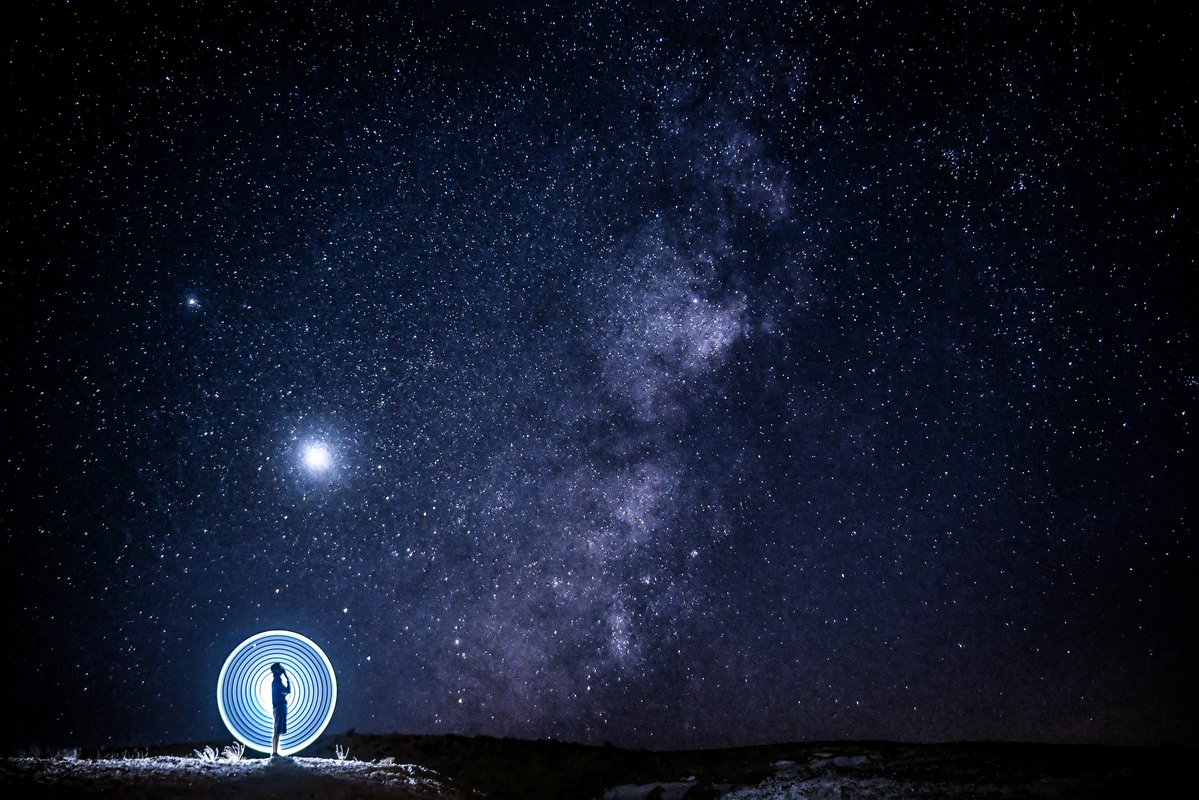 SketchLight_ray's tweet photo. @Sneketoshi Gm happy weekend 
TRIP TO THE MOON 
Series collection 
Light painting photography one single long exposure 

Photographed on a misty night mountain hike in the wild heart of The Middle East white sands "Nitzana” desert mountains
1/1
0.25 Eth 
https://t.co/DMxIqE53vh https://t.co/P4NdRg0YKq