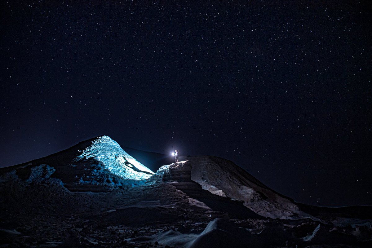 SketchLight_ray's tweet photo. @Sneketoshi Gm happy weekend 
TRIP TO THE MOON 
Series collection 
Light painting photography one single long exposure 

Photographed on a misty night mountain hike in the wild heart of The Middle East white sands "Nitzana” desert mountains
1/1
0.25 Eth 
https://t.co/DMxIqE53vh https://t.co/P4NdRg0YKq