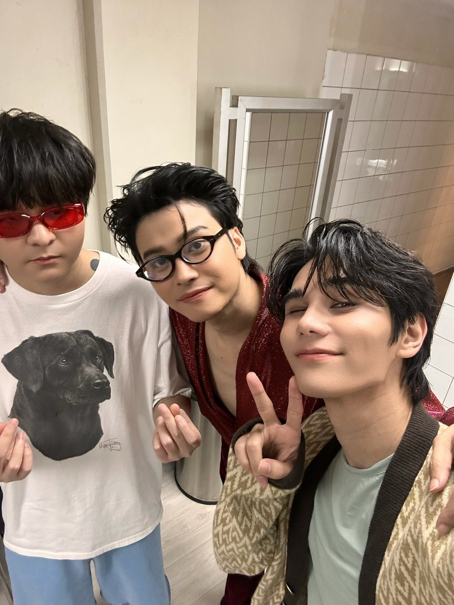 meonmoon_me's tweet photo. ไม่เหงาแล้ว ไม่ต้องร้องเพลงบนเวทีคนเดียวแล้ว มีเพือนๆ พี่ๆ น้องๆ เต็มไปหมดเลย 🥹 #JeffSatur https://t.co/wPcwHbbzom