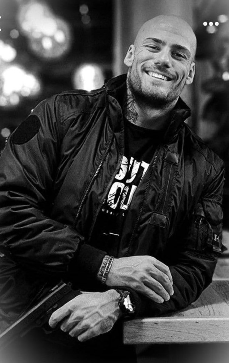 Maks tweet media