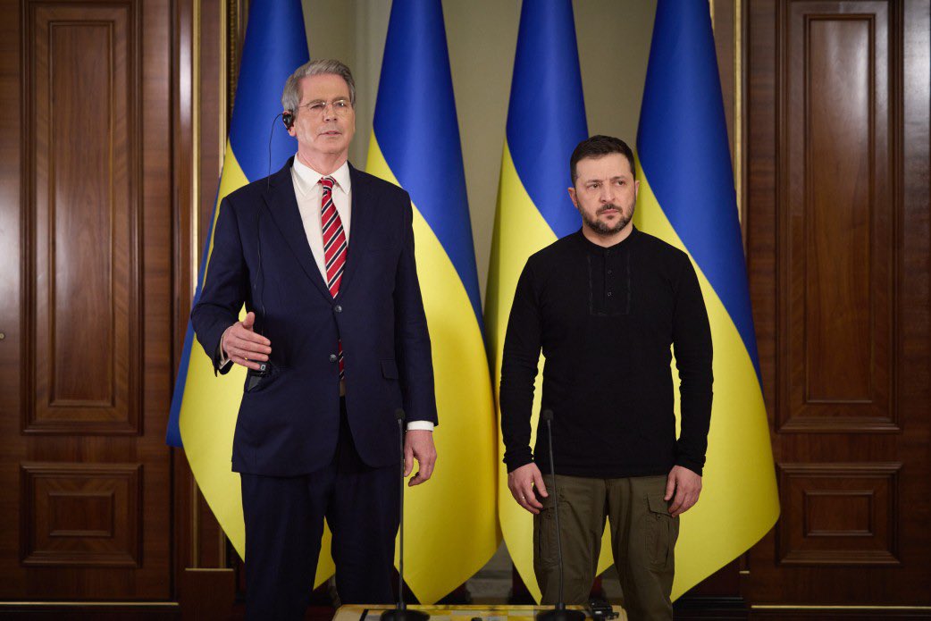 Maks_NAFO_FELLA's tweet photo. 🇺🇸🇺🇦 According to Regime Change book, Bessent privately urged Trump not to host Zelensky at the White House, - The Guardian

Bessent referred to the Ukrainian president as a “little fucker,” “the special-needs child for the Europeans,” and “Mr Bean on crack.” https://t.co/FqfA7Fivws