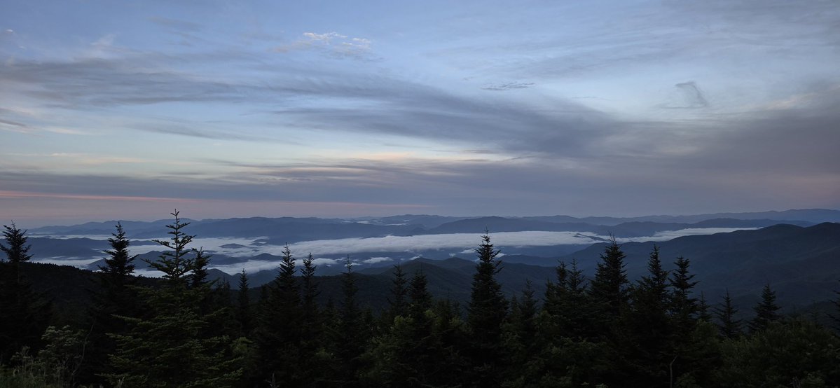 PNVH77's tweet photo. Got up super early to catch the sunrise at Kuwohi. Worth every second of lost sleep this morning. 47° way up there with enough wind to almost make it uncomfortable. @MollyntheMts2 @EastTNHiking @netnwx @HenryWX @GreatSmokyNPS https://t.co/8uBkEnTj3N