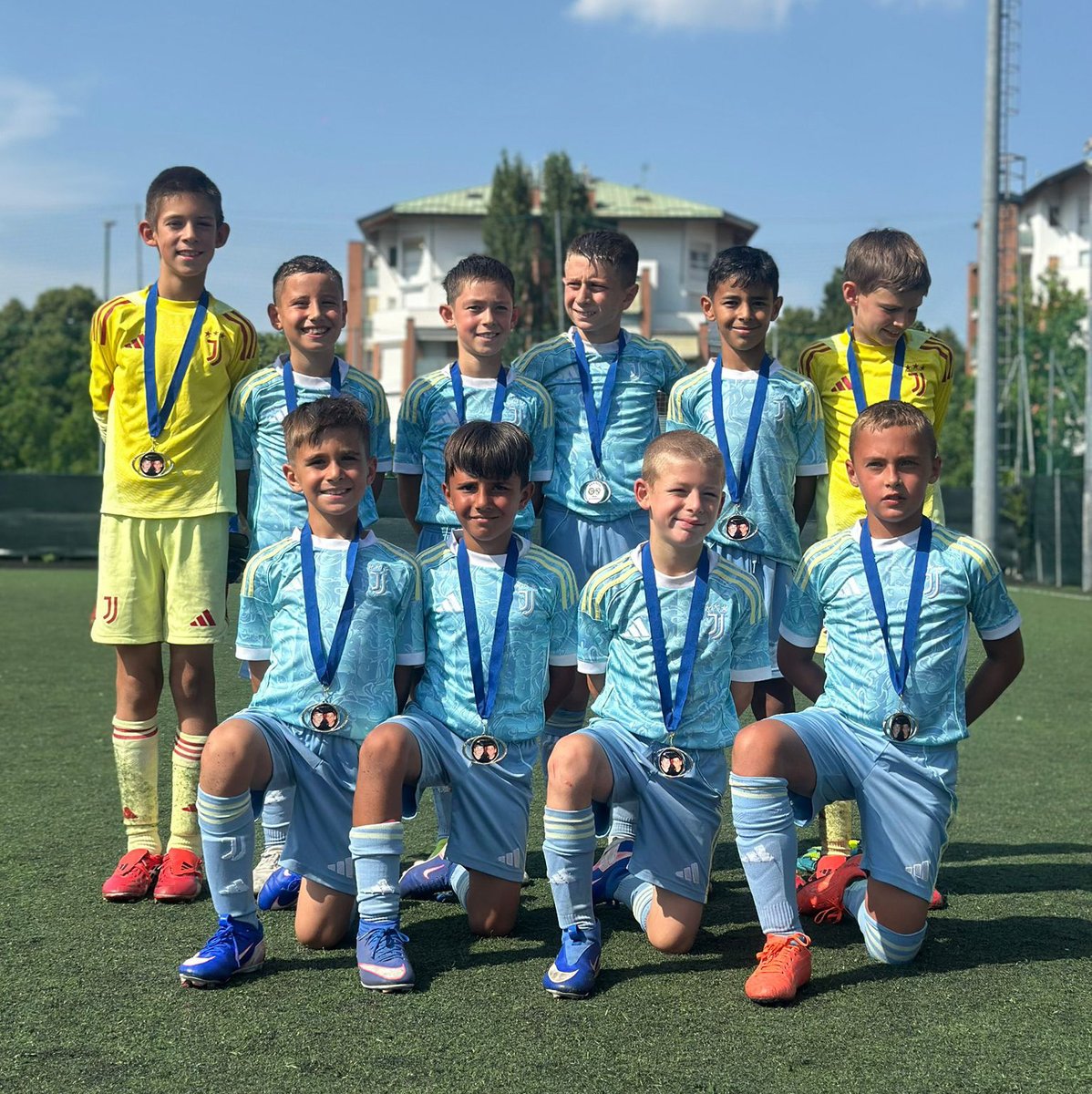 GiovaniBN's tweet photo. 🥈 #Juventus, l'#Under9 (Pulcini 2017) di Mr. Francisetti seconda classificata al Memorial Ale&Ricky (categoria U10).
👊 #ForzaJuve ⚪️⚫️ https://t.co/wxMYZa89gT