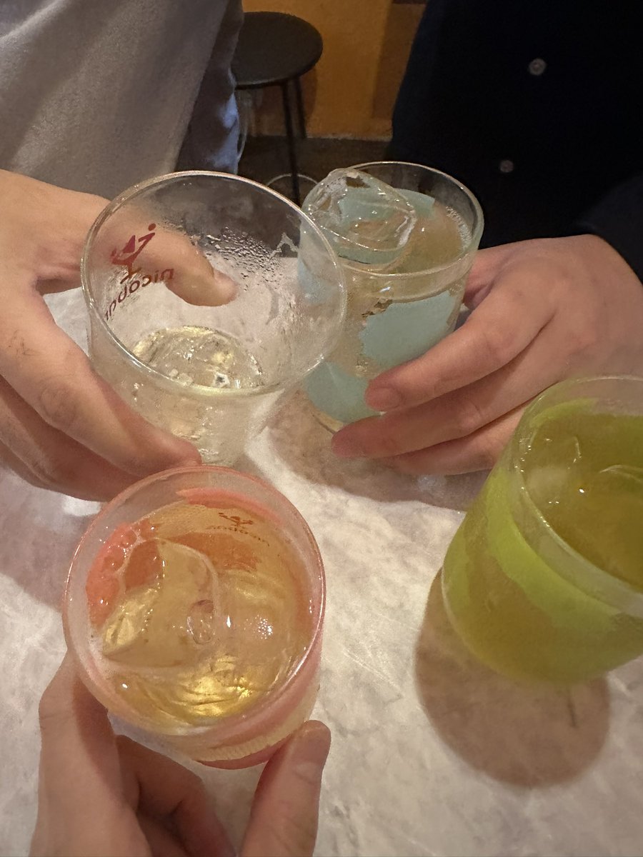 akap_2525's tweet photo. 退の勤しました！
今日は朝まで盛り上がってHAPPY
みんなと話せて楽しかったぜ…
レトロ店長が見れなかったのが心残りだけどきっとまた見れるからその時を楽しみにしてるぜ！
お酒もありがとうございました！次27日の23時から！ヨロピク!!(・ω<)-☆ https://t.co/bADZvzuTb7