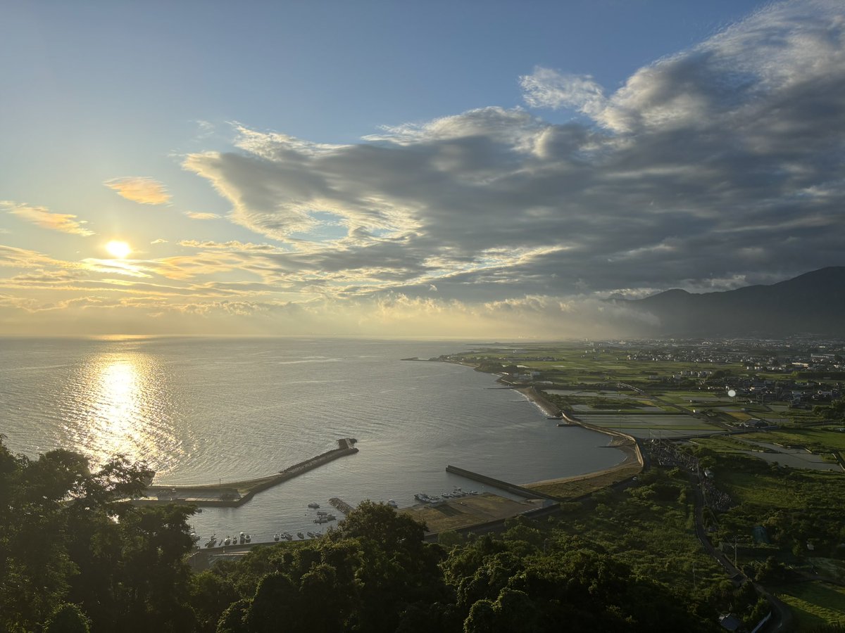 masa10210's tweet photo. すげーきれい。おはようございます☀️ https://t.co/btf28MQ9Vh