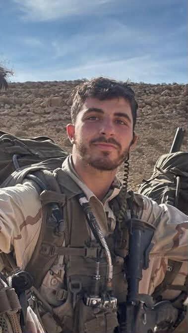 Israel_cnn's tweet photo. De namen van twee IDF-soldaten die in de strijd zijn gesneuveld, waarvan de families op de hoogte zijn gebracht, zijn vrijgegeven voor publicatie:

- Sergeant-majoor Yoav Klein, 21, uit Herzliya, een pantserkorpsstrijder in het 52e bataljon, “Tracks of Iron” brigade (401), is gesneuveld in de strijd in Zuid-Libanon.

- Sergeant First Class Nir Ben Ari, 21, uit Kerem Maharal, een strijder in de Maglan-eenheid, Commando Brigade, is gesneuveld in de strijd in Zuid-Libanon.