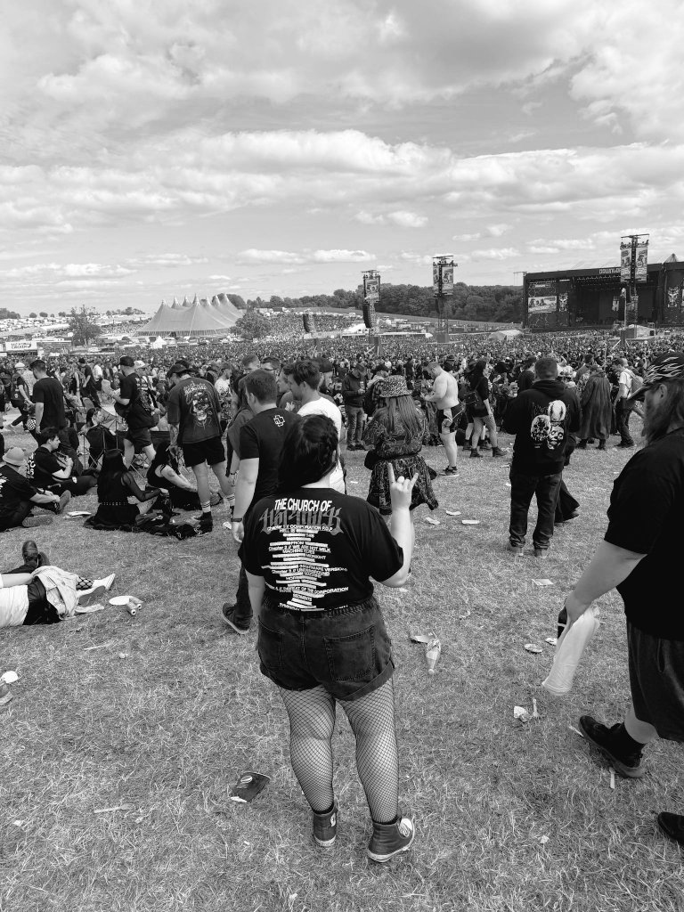 Moloney93's tweet photo. @DownloadFest you were the best 🤘🏻 https://t.co/xRQyUAT1Xb