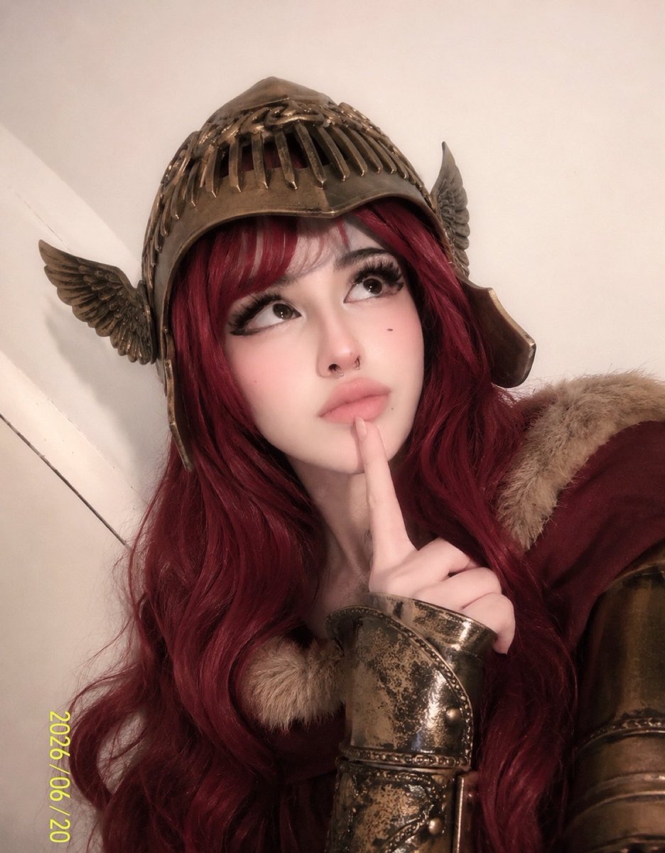 dracyvtt's tweet photo. I cosplay as malenia xD https://t.co/gaNmoTYfgD
