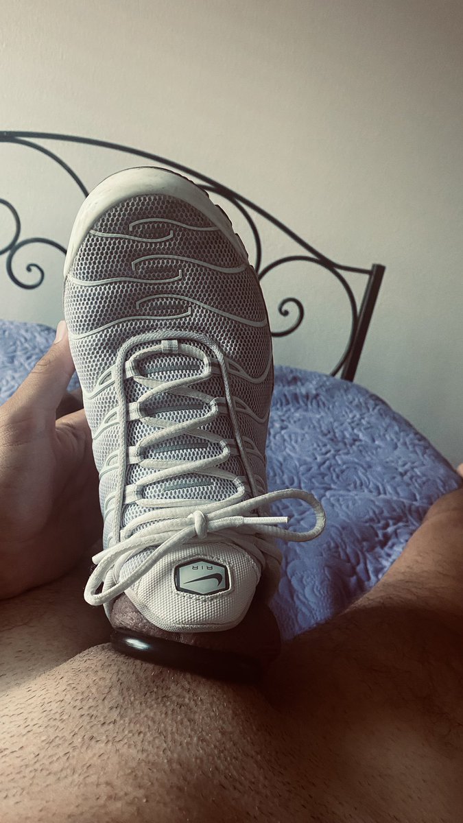 Mgaylove2's tweet photo. This TN make my dick hard I’m so horny 🥵 https://t.co/5AbXOFjnTQ