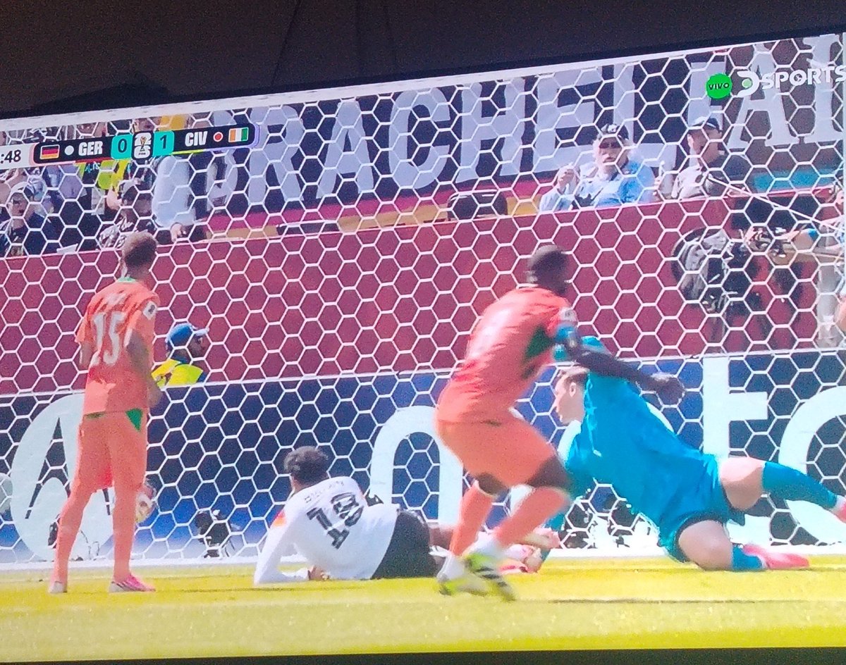 davidacevedodar's tweet photo. Alemania se "Molestará" otra vez?
Costa de Marfil, sin llegar a ser un monstruo, es el 6to de los africanos y el 34 a nivel mundial, no será tan sencillo como fue Curazao.

Ahora sí una prueba real para los alemanes que habían estado jugando bien,incluso hasta mejor que su rival. https://t.co/7W3seSu9ja