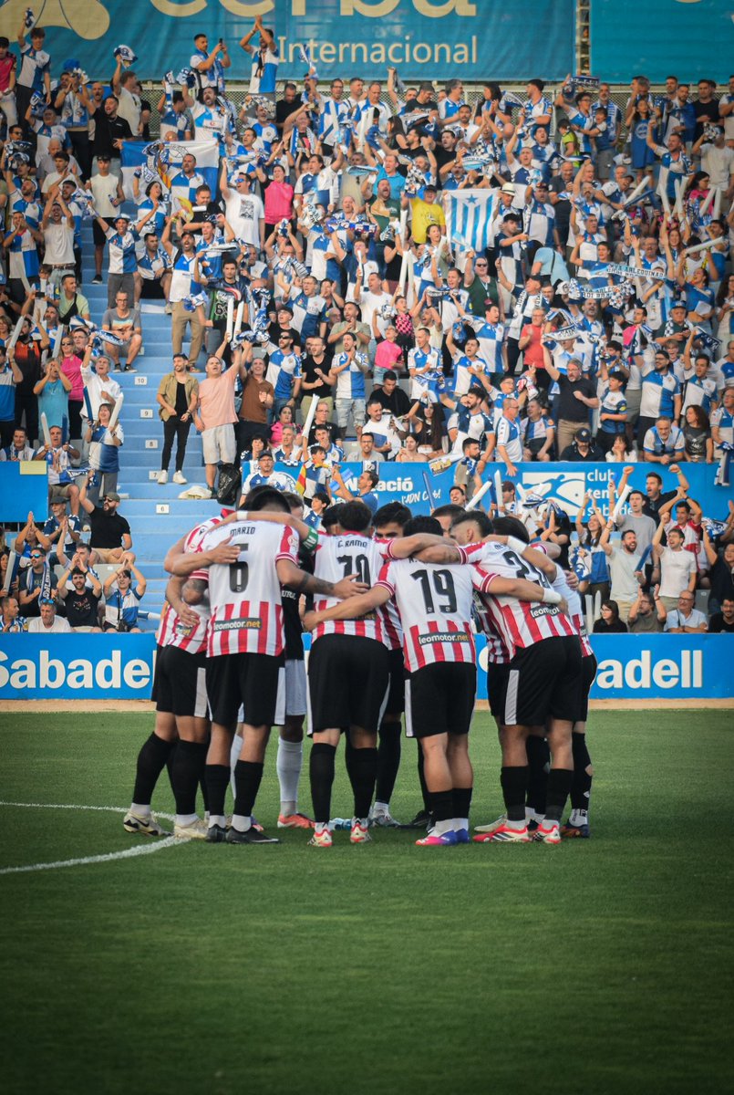 ZCFoficial's tweet photo. LO VAMOS A HACER♥️🤍|

Hay derrotas que duelen. Y mucho, pero también hay caminos que enseñan, que unen y que hacen más fuerte a un equipo, a una afición y a una ciudad.

Hoy toca levantar la cabeza. Mirar atrás con orgullo y hacia delante con ilusión.

#VamosMiZamora https://t.co/qsVVldL4dc
