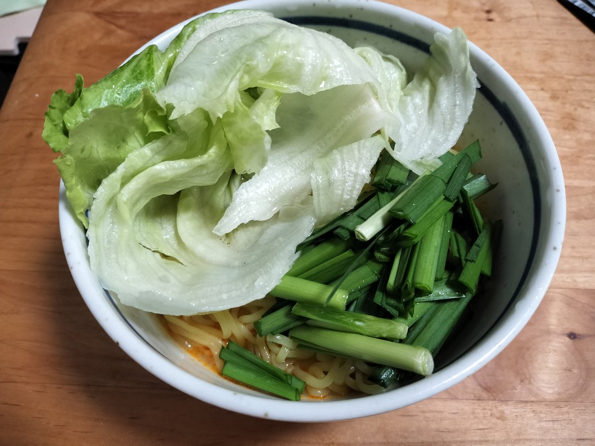 8zip3's tweet photo. 寝る前に小腹が減ったので朝から冷やし担々麺😁
麺とスープで105円、レタスとニラで50円
こんな安く食べれる日本逆に心配になるな😭 https://t.co/lCI4jK7QkP