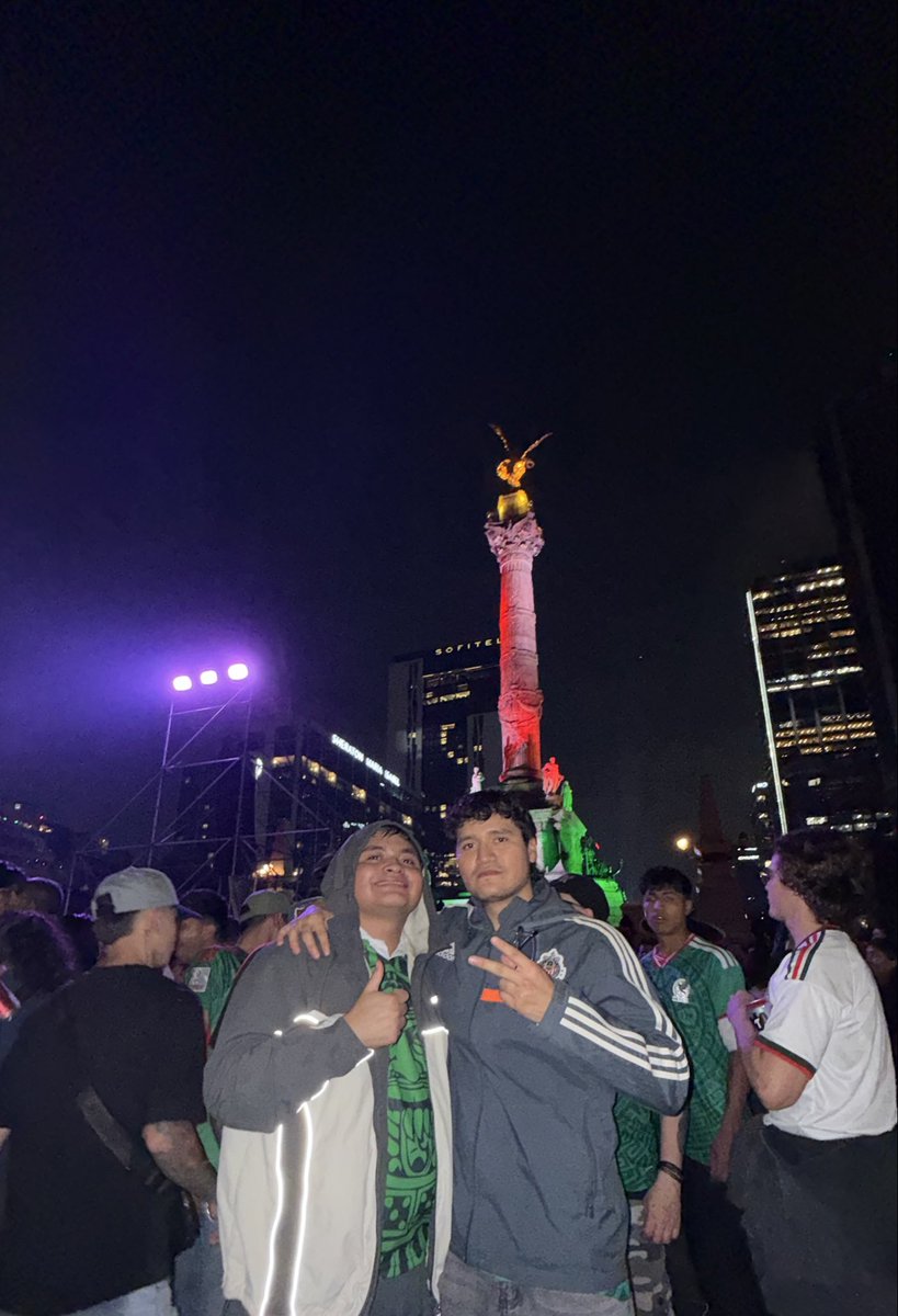 _drakeeee_'s tweet photo. Memorias del festejo vs Corea 🇲🇽 https://t.co/u6VzrTjgMY