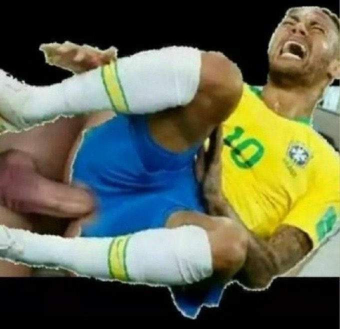nostradamouos's tweet photo. @ImpWoman @marinz1nha neymar dando a bunda https://t.co/83LgscVQMw