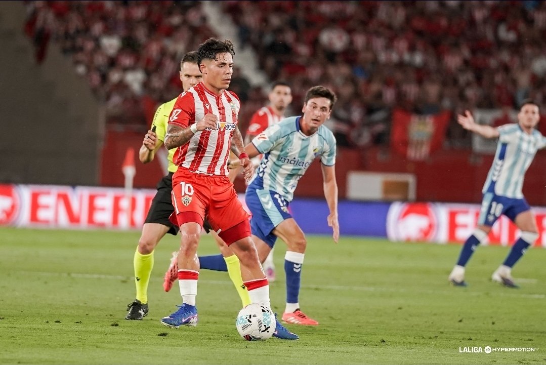 desmarqueinter's tweet photo. A seguir compitiendo 💪 por asestar ese primer gol que despeje el panorama (0-0).
La @U_D_Almeria debe insistir, aunque sin descuidar la faceta defensiva ante un @MalagaCF, de menos a más, que tuvo la más clara con Chupe (m. 4).
#VamosUDA 💪❤️🤍🔥 https://t.co/qmN2aLuEHC