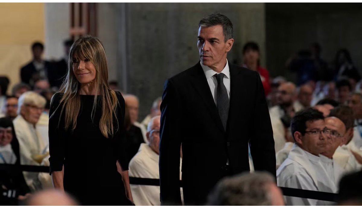 RABAGOISABEL's tweet photo. Si un juez te impone una medida cautelar con la que no estás de acuerdo, la recurres y punto.
Si eres la esposa de Sánchez, el Gobierno en pleno sale en tromba con el argumentario, que también repiten cual papagayos, los “graduados en Derecho” por la Universidad Sanchista. Fin 🥳 https://t.co/RisWfITgLW