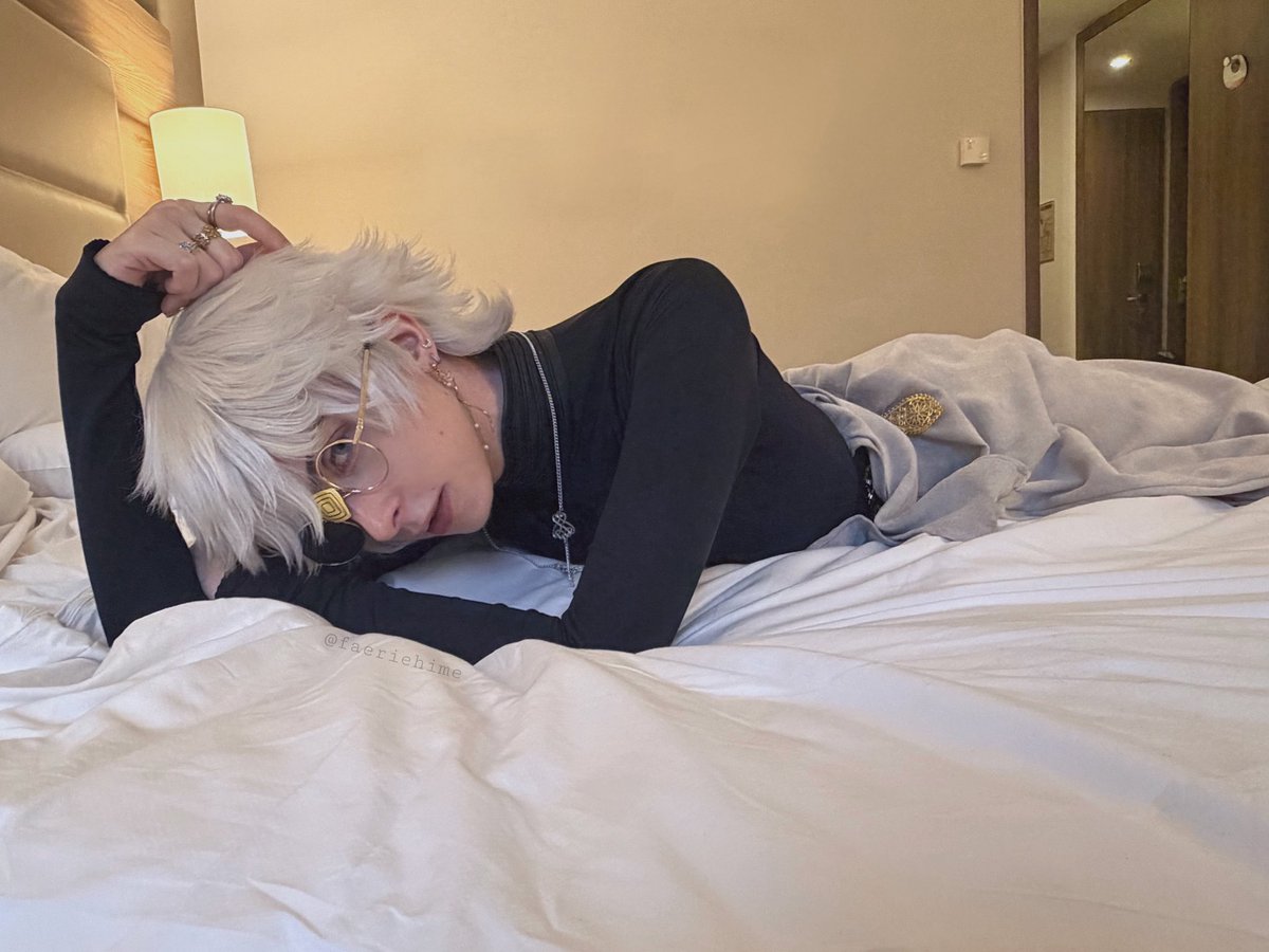 faeriehime's tweet photo. Olly come to bed or you too tired? ;)
.
#cosplayㅤㅤㅤㅤㅤㅤㅤ 
Qifrey @faeriehime 
Ph @drunk3nbard 
.
#qifrey #witchhattelier https://t.co/40kvj4SQDQ