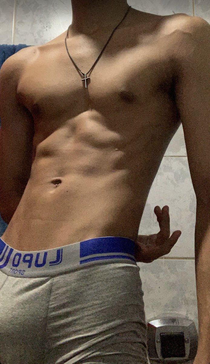 brosdm20cm's tweet photo. any dl bros trynna have fun? no chubs https://t.co/c1JH0uc676