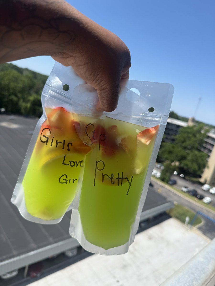 NamesKaylla_'s tweet photo. 🍧🍋 Slushies, flavored lemonades &amp; drink buckets—SlushNGoInc has your summer covered. 💚✨

Follow for pop-ups, flavor drops &amp; more! 👀

#SlushNGoInc #Cleveland https://t.co/UP25xEFgY1