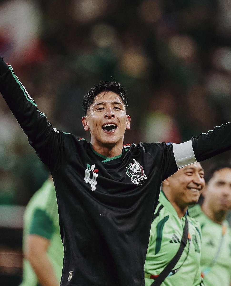 reidmyshawn's tweet photo. jamás podra ser él https://t.co/u9cfAqGp6X