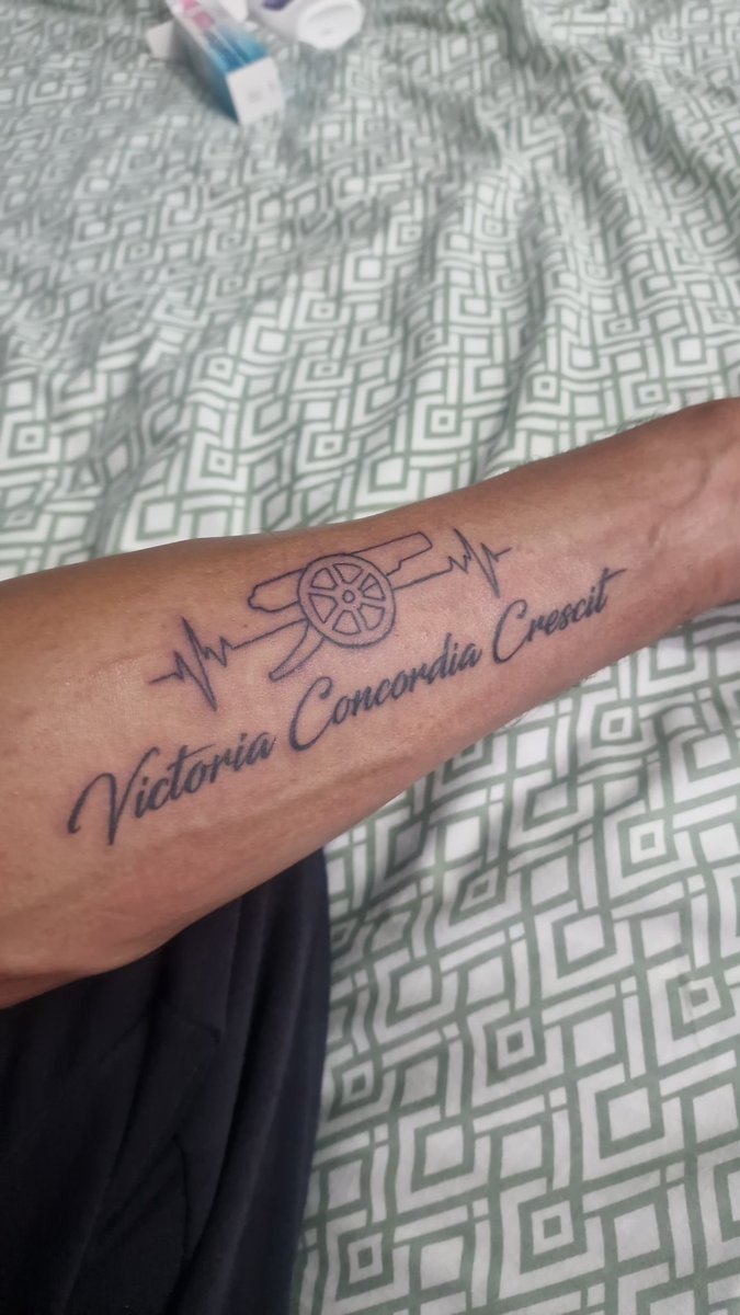 Hirani90's tweet photo. Like @_DeclanRice once said " it's not done" but now it is. Inked forever! 🔴🏆🔴 @Arsenal https://t.co/aM5GdsFf4Y