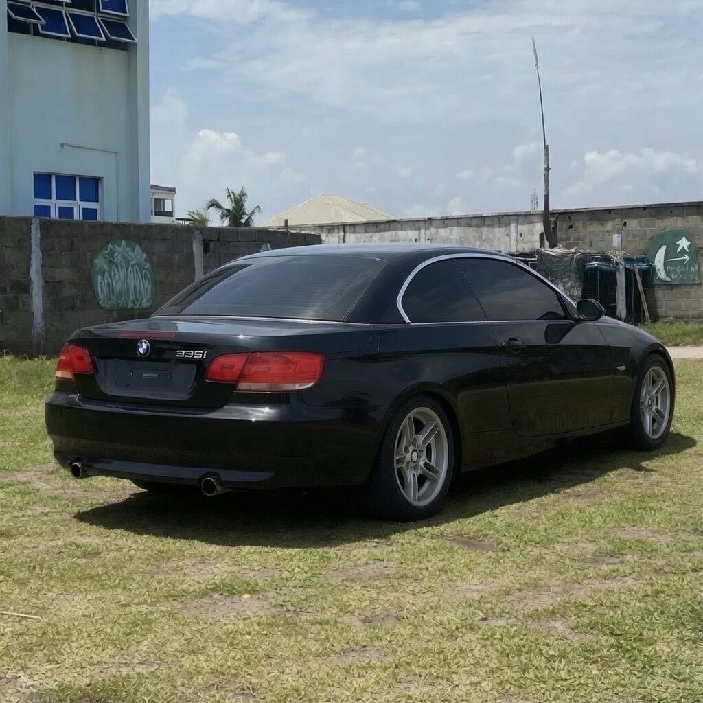 JimmyAnimashaun's tweet photo. @Motor1com @detta1z 2007 BMW 335i Convertible with Manual Stick https://t.co/VsFRYAbtSj