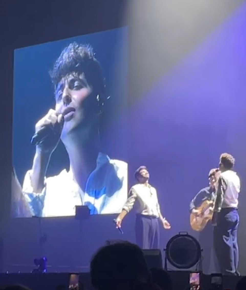meeeeeli4's tweet photo. visualicenme como pablo alboran cada vez que escucho a juanjo cantar https://t.co/Z0dB3ig7Q4