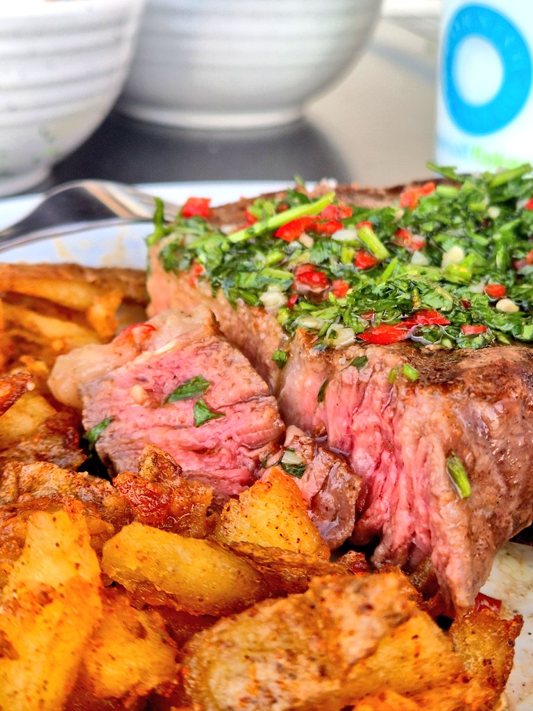 jayclark0106's tweet photo. Not bad for a first bash on the #Cadac @CadacUK @ButcherGourmet #Ribeye homemade chips and a cheeky #chimichurri ๐ #TikiTour https://t.co/5Pjf7uwtiJ