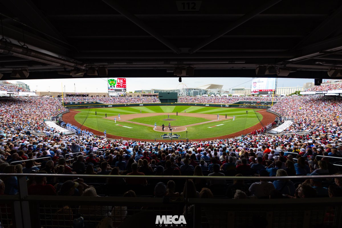 CharlesSchwabFO's tweet photo. This is perfect. You make it perfect π
#MCWS | #NCAABaseball | #CSFO | #Omaha https://t.co/1wmo5JK6KN