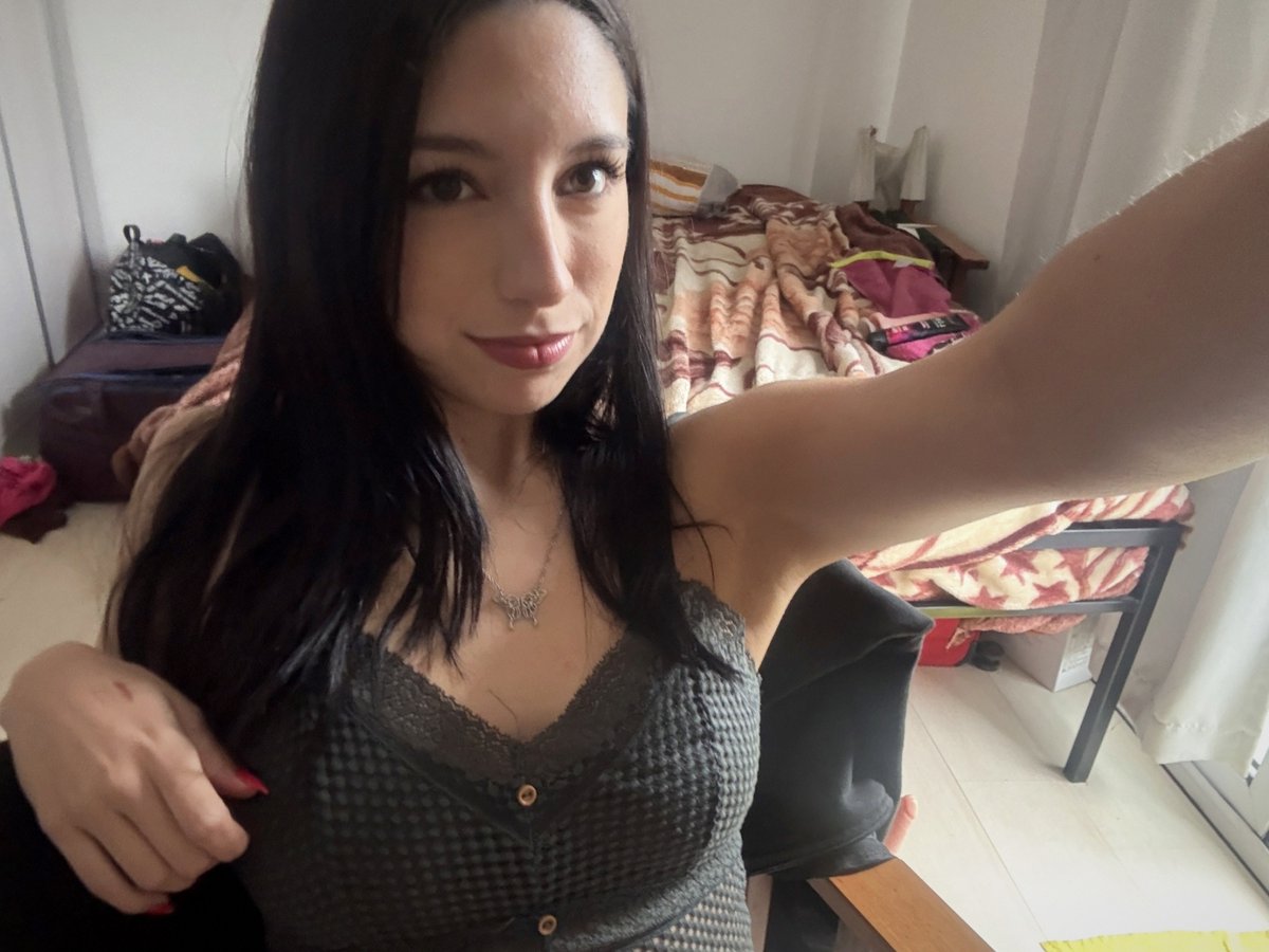 lunababycloudyu's tweet photo. attempting to chill: failed spectacularly https://t.co/opU4VkYoyr