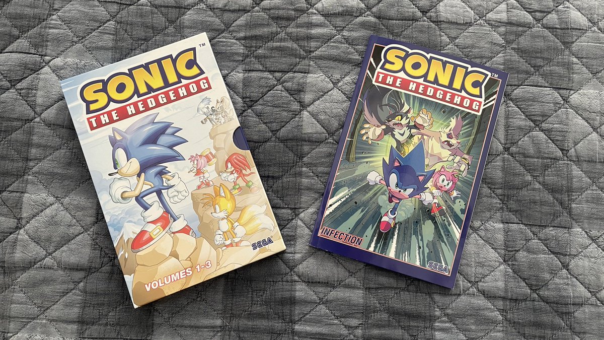 MurphyAtNight's tweet photo. New thread of collecting Sonic and other franchise comics.

First up, IDW Sonic Volumes 1-4! https://t.co/wywS1gBSwo