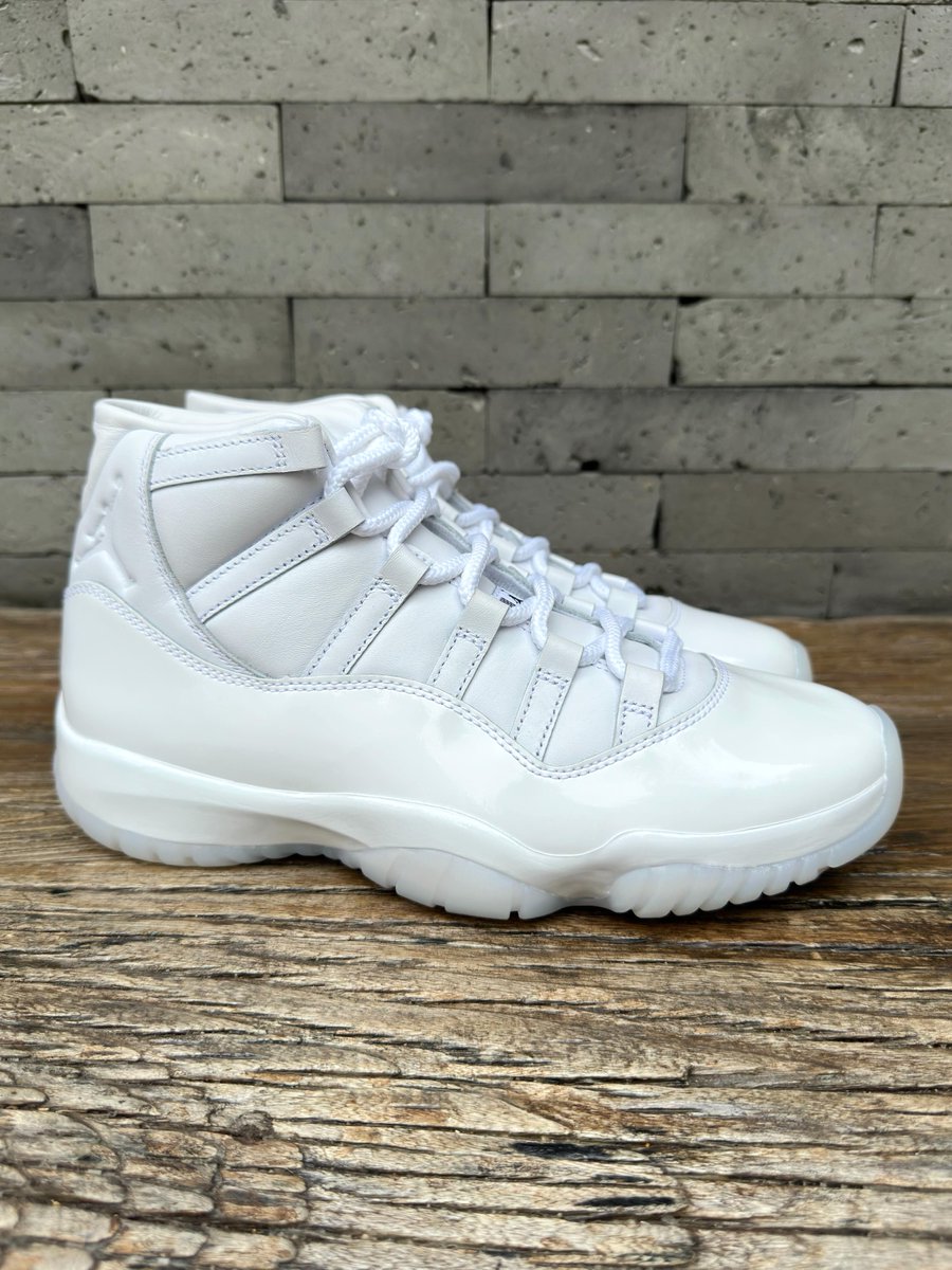 ModernNotoriety's tweet photo. CLOSER LOOK: COMME des GARÇONS HOMME PLUS x Air Jordan 11 "White" 🤍

🗓️ September 2026 https://t.co/Esn4AZDlVI