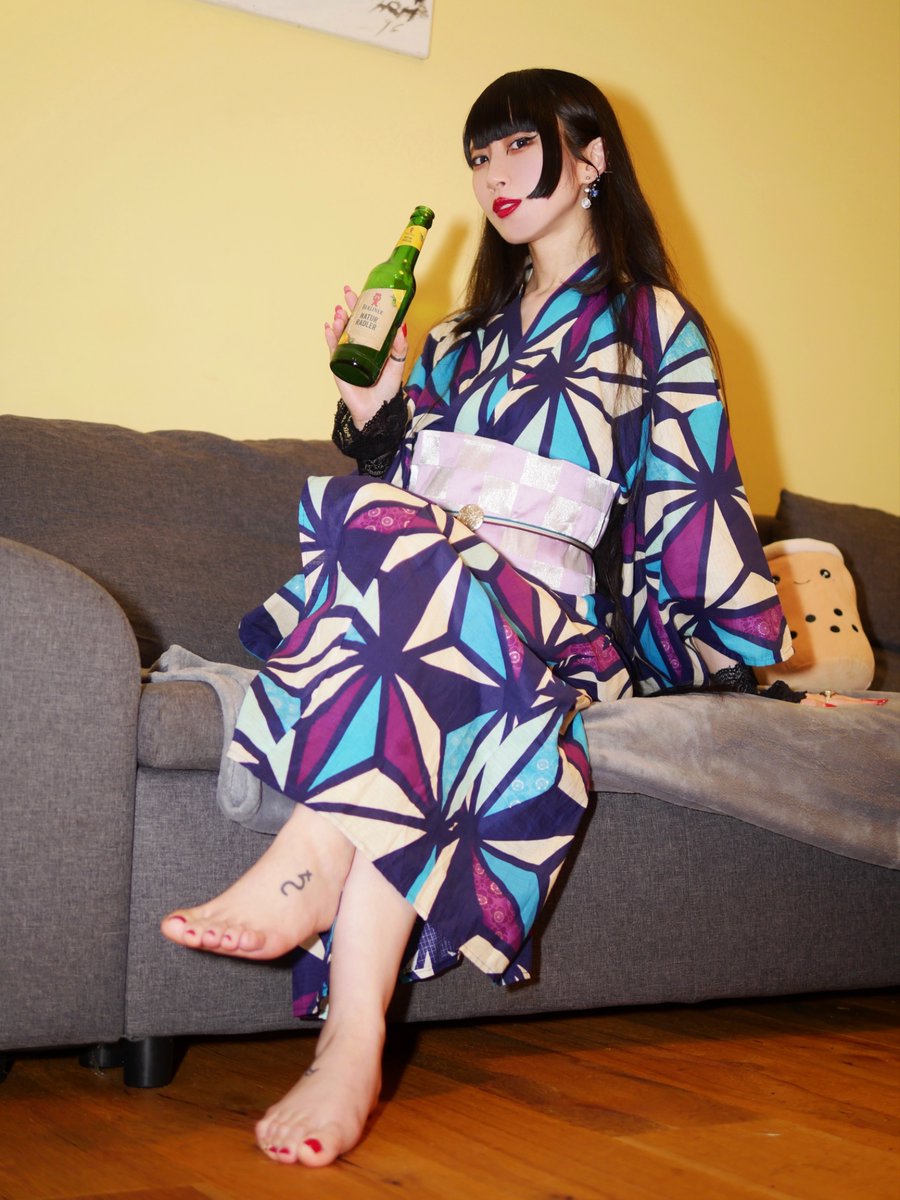 himari_tsuki's tweet photo. japanese summer girl says "prost" !♥︎

日本の夏の装いで、乾杯 !♥︎ https://t.co/04rxKaIoGi