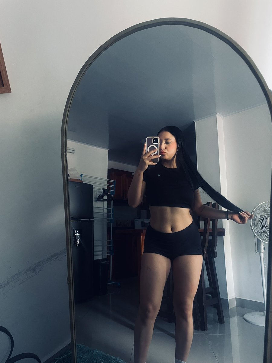 kittyMon18's tweet photo. It’s a little hot today 🥵 https://t.co/mzN4tmD5QF