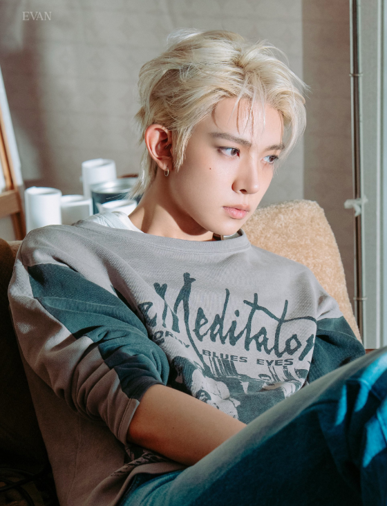 AboutMusicYT's tweet photo. Evan will make his solo debut tomorrow. https://t.co/FxloUeGNz2