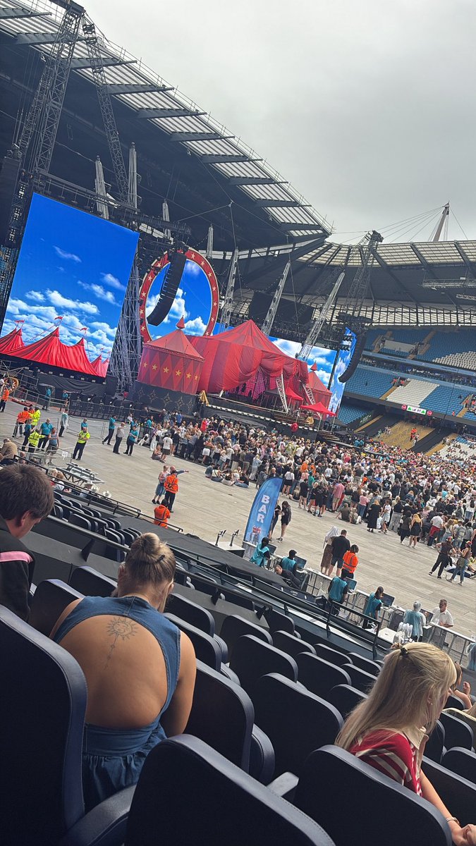 _mariiaax's tweet photo. A few from last night. special thank you to amazon prime who covered our original seats for recording which resulted in a seat upgrade with a much better view and very comfy seats between acts🤣🎪 #CircusTour https://t.co/SlOp8aAuEv