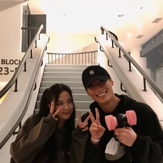 soolestials's tweet photo. the people (me) need a drama from them https://t.co/TbbDoSulBx