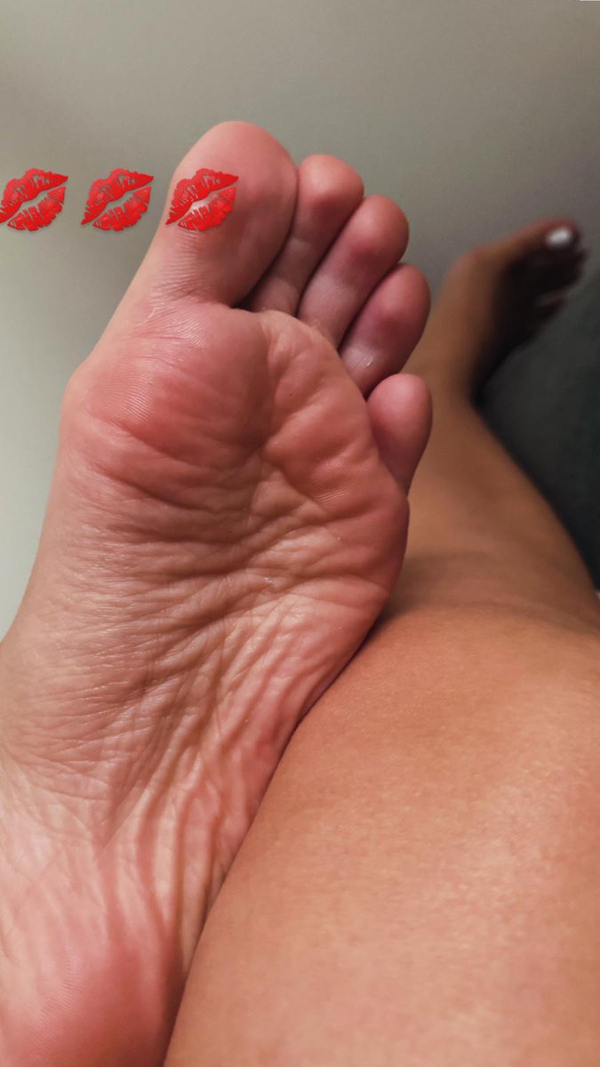DeaBaby4_'s tweet photo. Did anyone find my socks? 🙄 https://t.co/s6pVlLqBzw