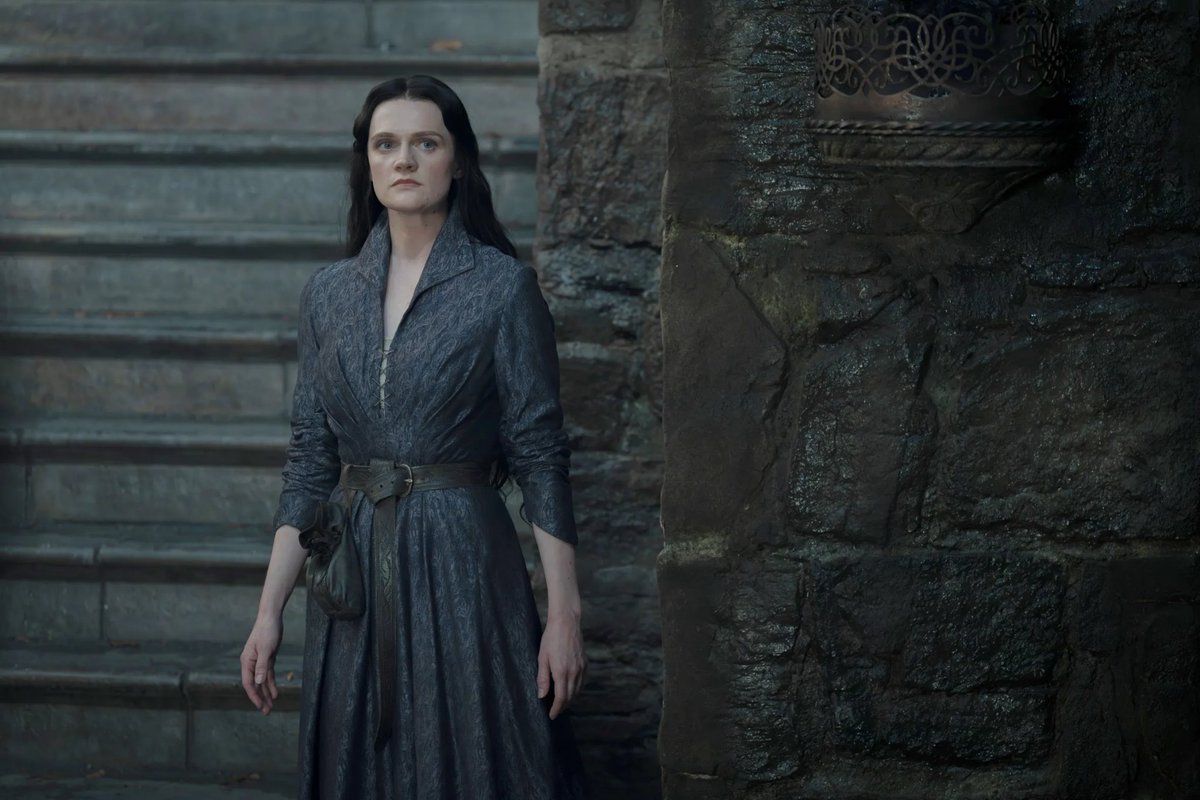 housethedragons's tweet photo. 🚨 Alys Rivers em nova imagem oficial da 3ª temporada de House of the Dragon. 🔥 https://t.co/asKjWQNSXI