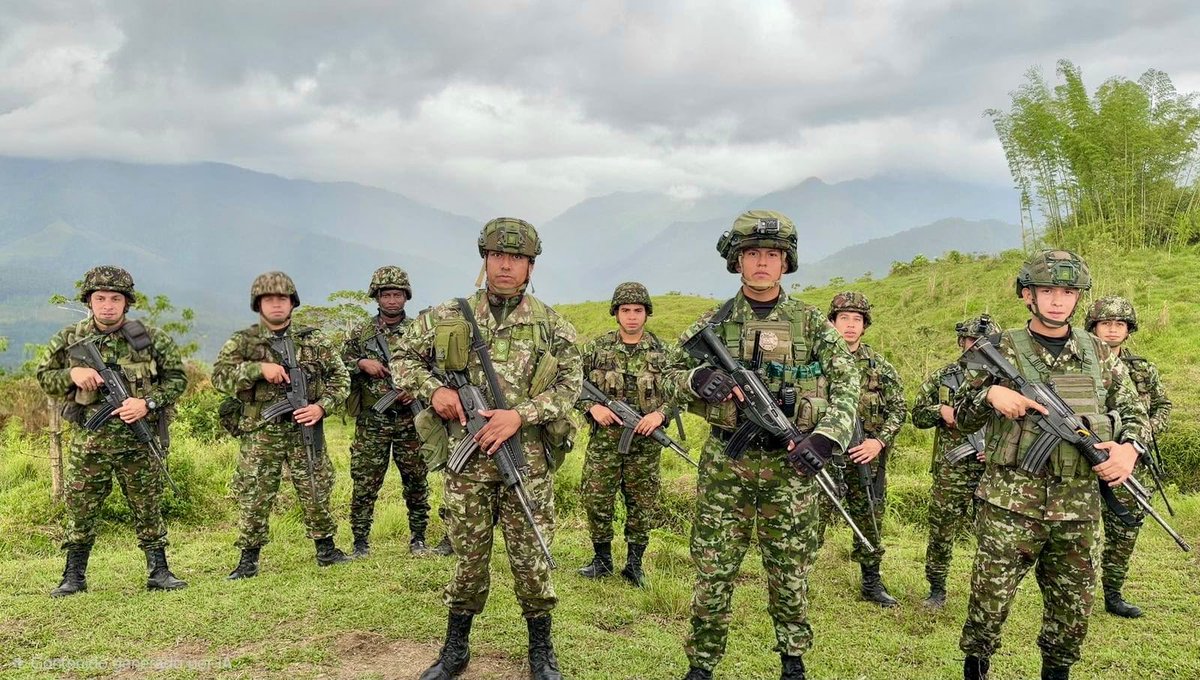 Ejercito_Div7's tweet photo. #PlanDemocracia2026 |  A todos los rincones del departamento del #Chocó llegan los soldados de la #Brigada15 con la convicción de seguir y acompañar a la población civil durante la jornada electoral a desarrollar el día domingo 21 de junio en todo el territorio nacional. 

Con entrega y compromiso, las tropas ponen a disposición de la comunidad chocoana sus capacidades para velar por la tranquilidad durante el desarrollo de estas elecciones presidenciales. 

#EleccionesSeguras 
#TodosSomosColombia