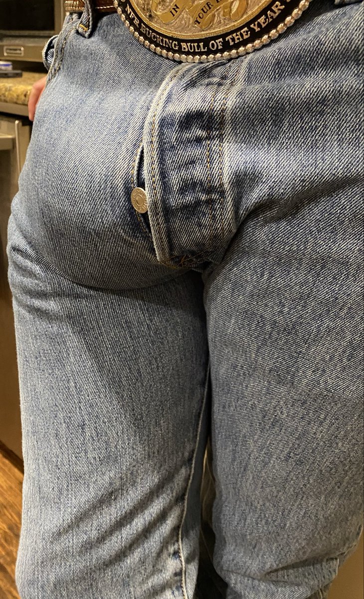 501guytexas's tweet photo. Gorgeous day in the Midwest.  Time to hit up some breweries and see what kind of trouble I can get into with @txcowboy1130 wearing a pair of his favorite 501s that I’m sure will get a few looks. 😜 https://t.co/HPGmT8F2l5